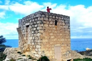 Gozo Unveiled: Guided Hiking Tour with Bouldering