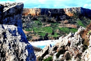 Gozo Unveiled: Guided Hiking Tour with Bouldering