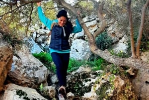 Gozo Unveiled: Guided Hiking Tour with Bouldering