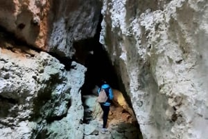 Gozo Unveiled: Guided Hiking Tour with Bouldering