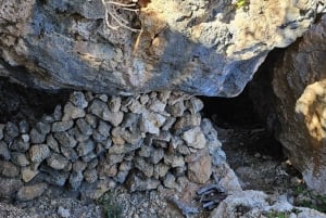 Gozo Unveiled: Guided Hiking Tour with Bouldering