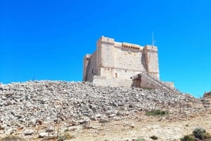 Gozo Unveiled: Guided Hiking in Comino Island