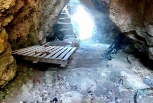 رحلة غوزو المكشوفة: جولة مشي بصحبة مرشد في غوزو - تسلق الصخور