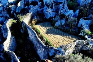 رحلة غوزو المكشوفة: جولة مشي بصحبة مرشد في غوزو - تسلق الصخور