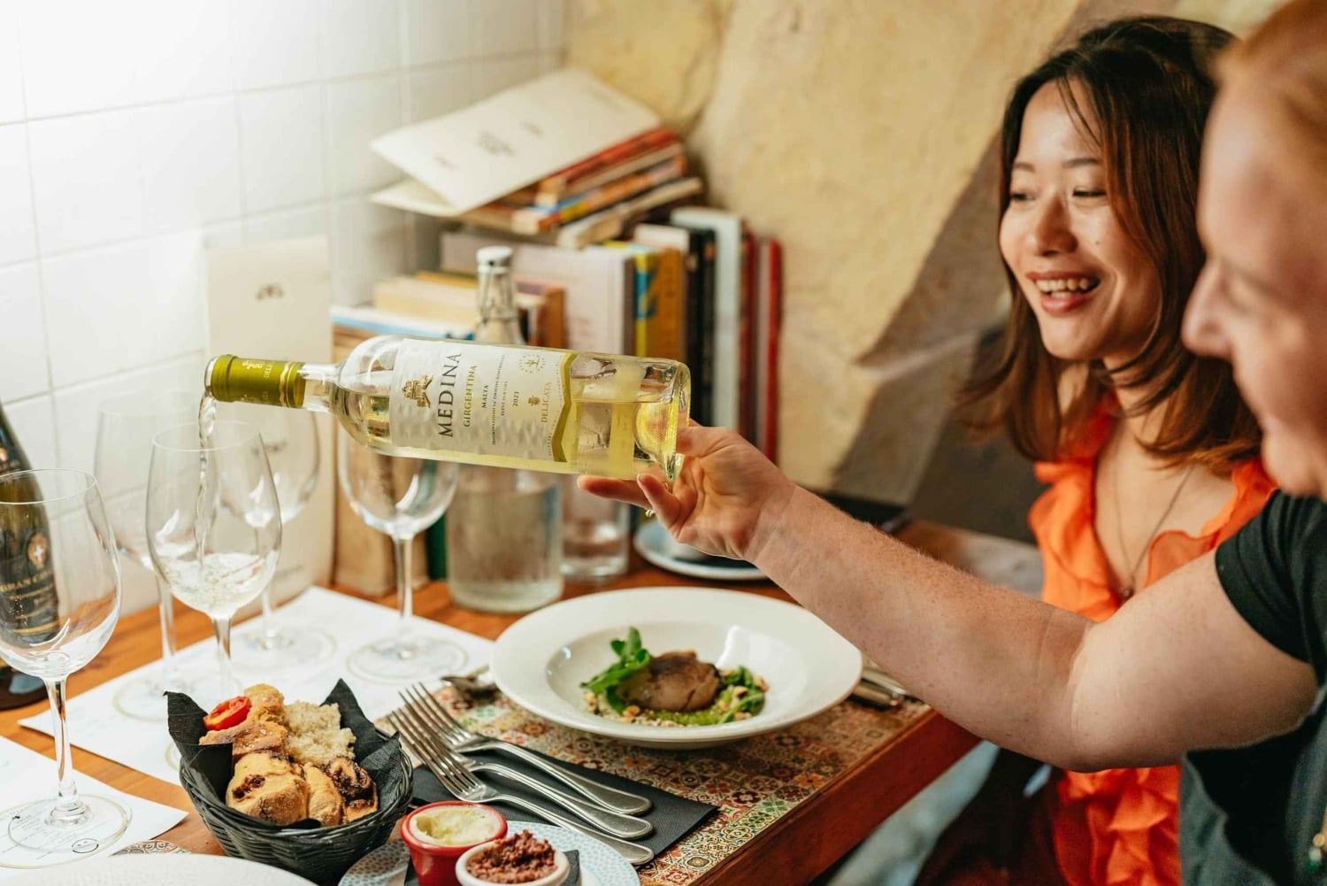 Gozo: Cata de Vinos y Cena de Cocina Abierta
