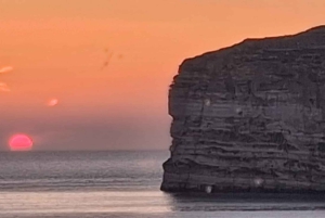Gozo: Picnic ved solnedgang i Xlendi-bugten med dværgede geder