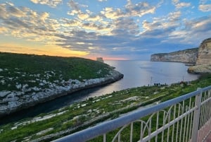 Gozo: Picnic ved solnedgang i Xlendi-bugten med dværgede geder