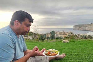 غوزو: نزهة غروب الشمس في خليج إكسليندي مع الماعز القزم