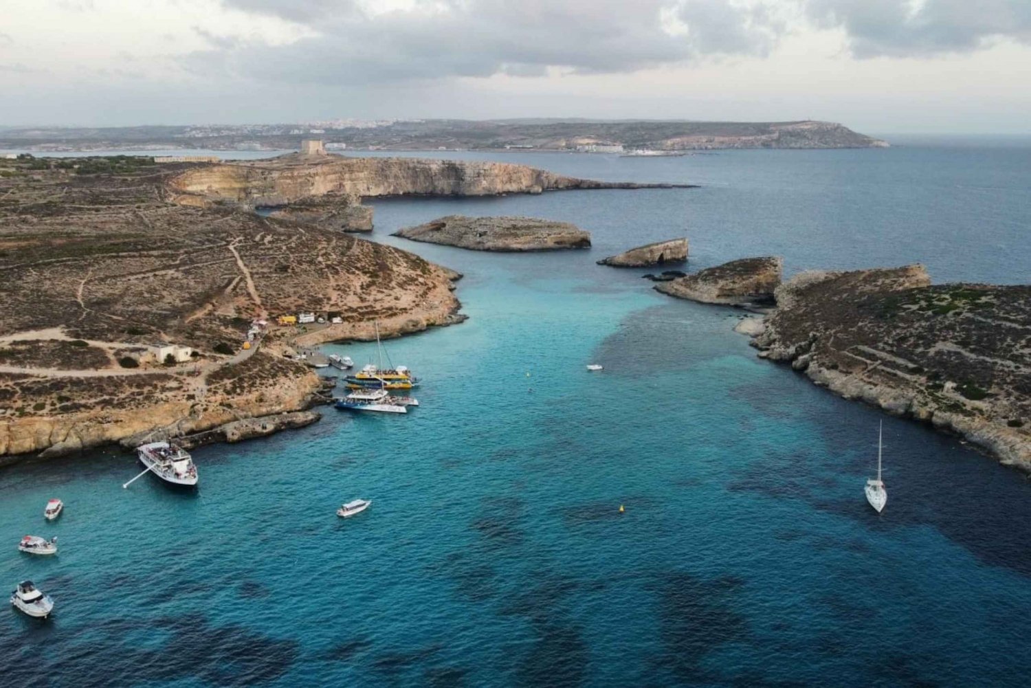 Gozo : Transfert aller-retour en bateau rapide vers le lagon bleu de Comino