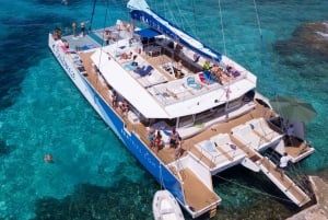 Malta: Cruzeiro noturno de catamarã na Lagoa Azul