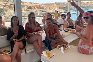 Malta: Cruzeiro noturno de catamarã na Lagoa Azul