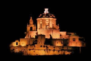 Tour en autobús nocturno por Malta con parada de 1 hora en Mdina
