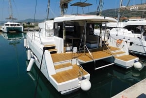 Malta: Catamarã privado com capitão