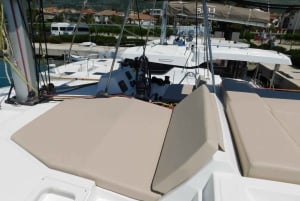 Malta: Noleggio di un catamarano privato di un giorno con skipper