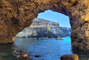 マルタ：コミノ島、ブルー ラグーン、クリスタル ラグーンのプライベート ボート ツアー