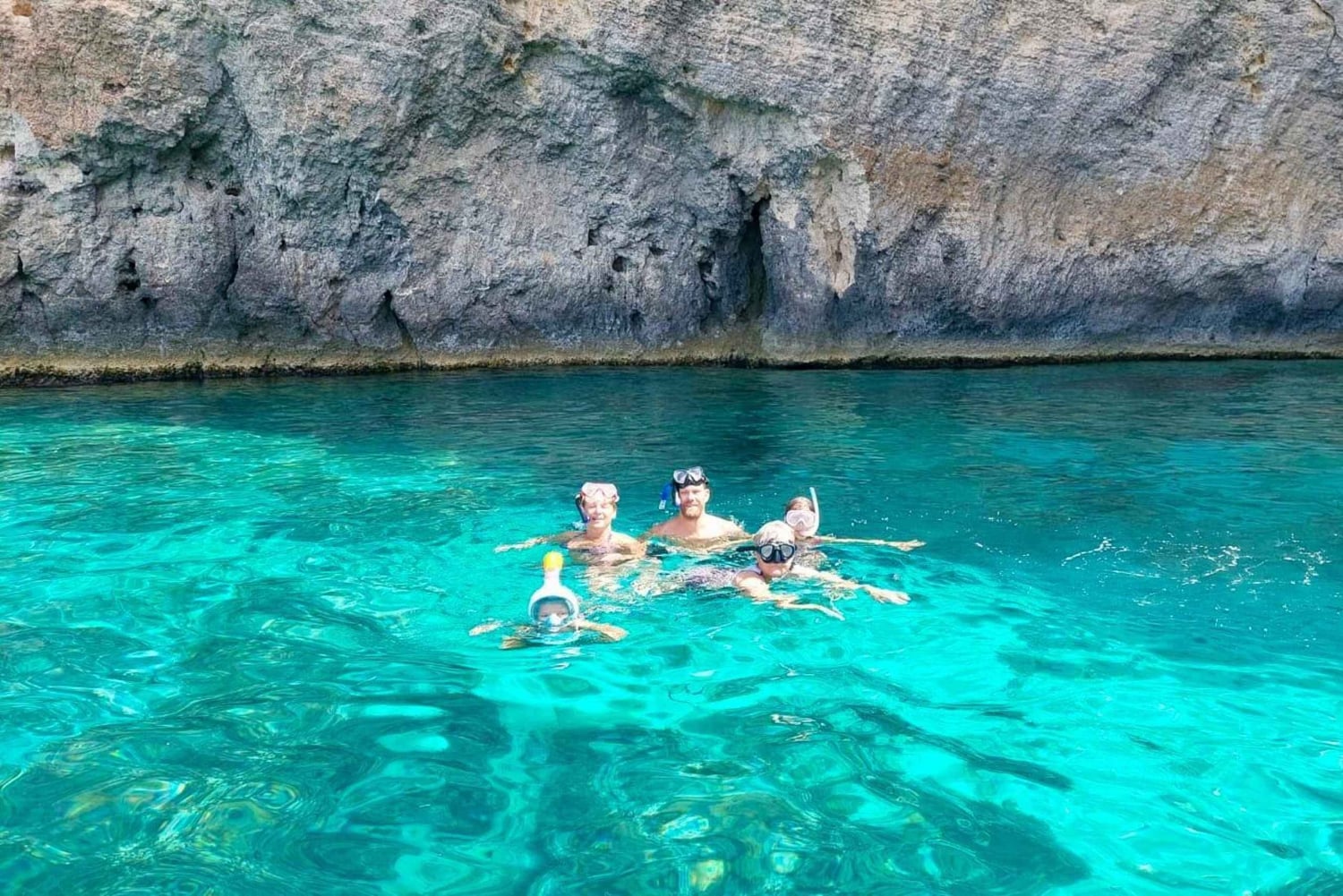 مالطا: قارب خاص بجزيرة كومينو