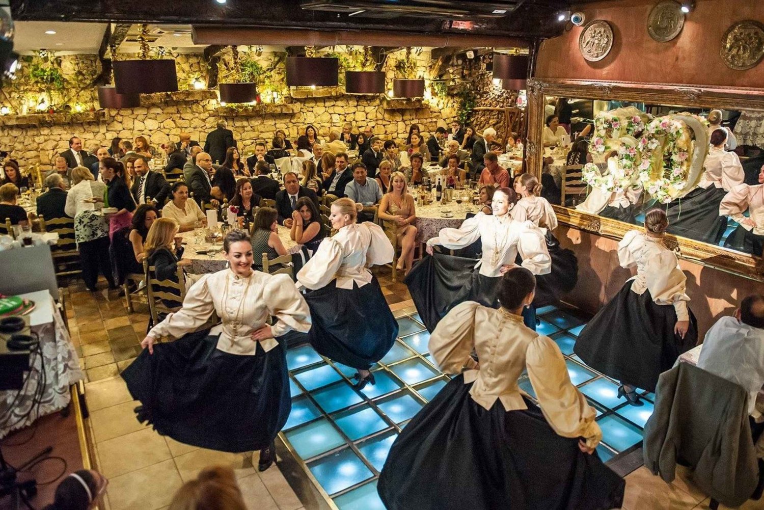 Malte : Dîner-spectacle folklorique dans un restaurant traditionnel