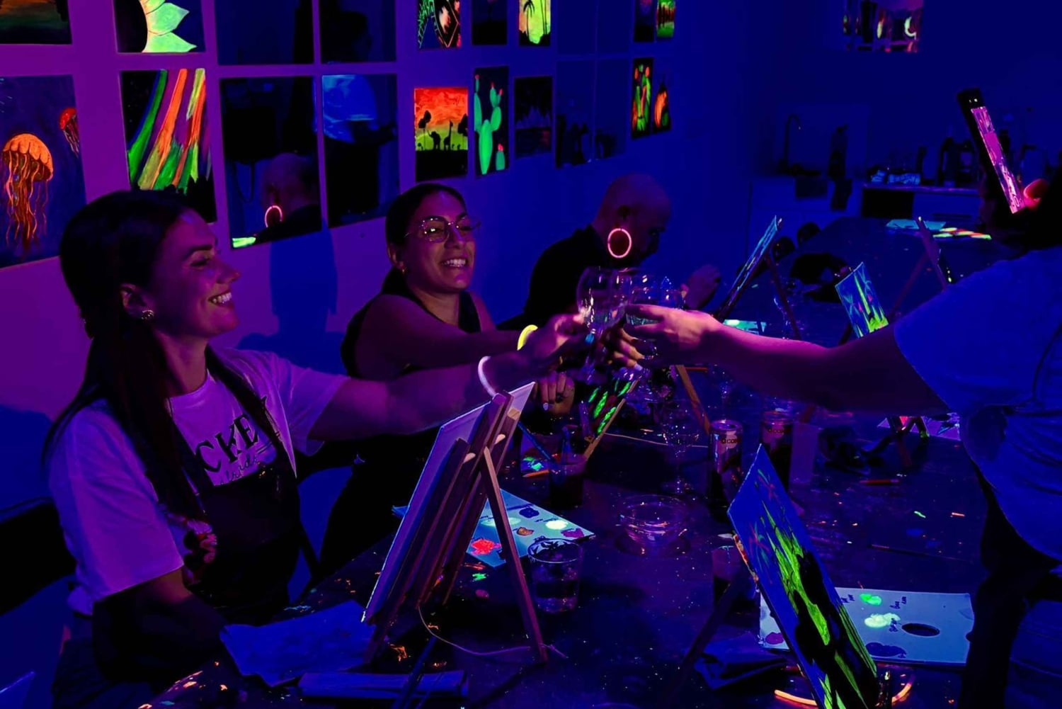 Malta: Glow-in-the-Dark Drink & Paint Experience