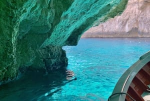 Malta: 5 hr Vintage Bus Tour - Mdina & Blue Grotto inc. food