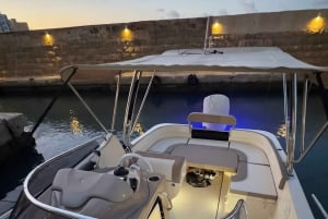 Malta: Privat båtcruise med grotter, strender og badestopp