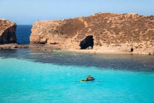 Malta: Private Boat Trip to Comino, Blue Lagoon & Gozo
