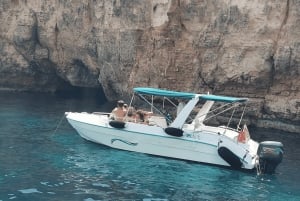 Malta: Private Boat Trip to Comino, Blue Lagoon & Gozo