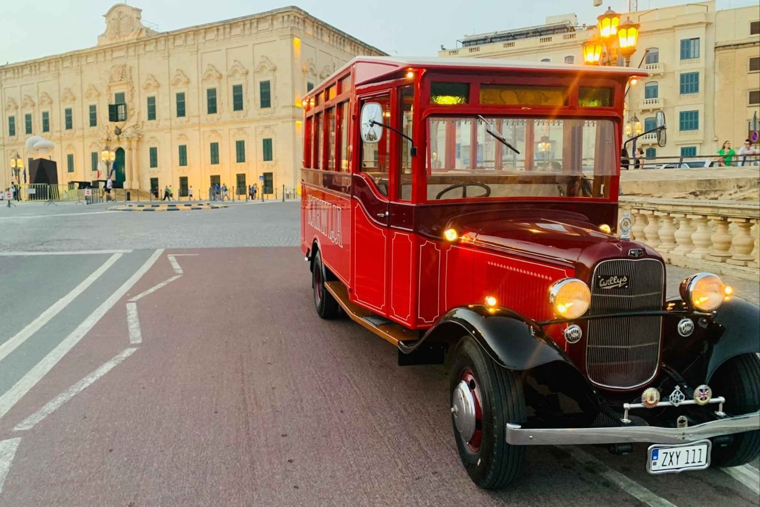 Malta: Privat chaufførdrevet veteranbus
