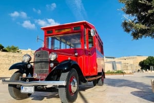 Malta: Privat chaufførdrevet veteranbus