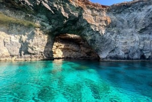 Malta: Private Sightseeing Boat Cruise with Swim Stops
