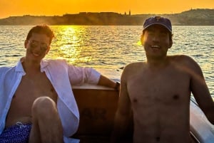 Malta: Privat båttur i solnedgangen til Comino og Den blå lagune
