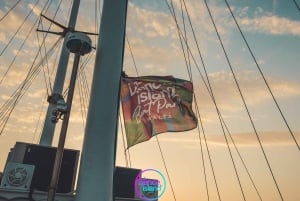 Malta: festa in barca a vela con open bar, cibo e nuoto