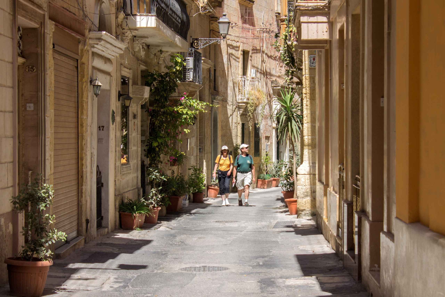 مالطا: رحلة بالحافلة القديمة عبر المدن الثلاث