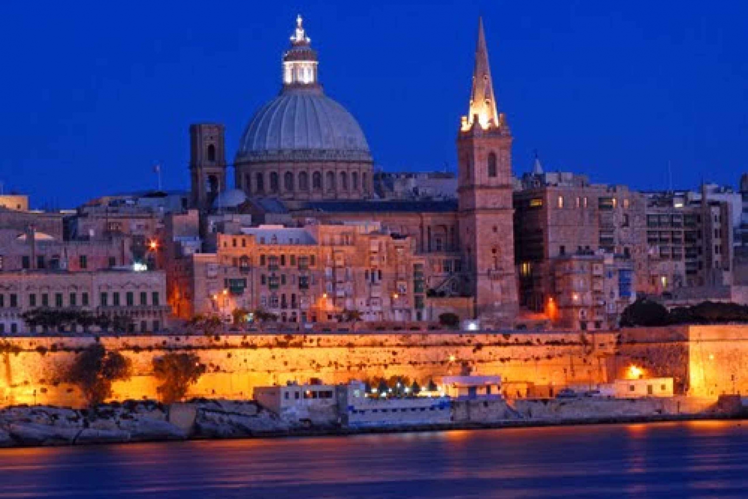 Malta: Marsamxett Harbour and Grand Harbour Cruise by Night