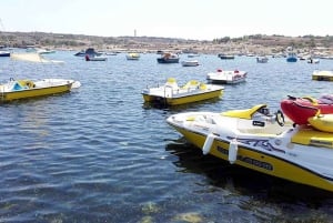 Marsaskala: alquiler de botes a pedales en St. Thomas Bay