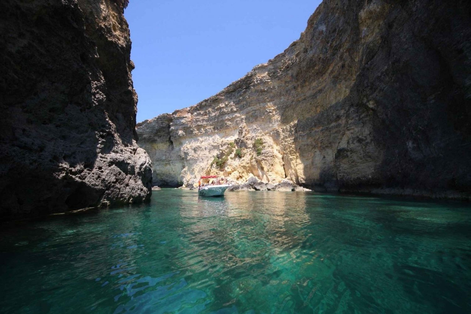 Mellieha: 3:00pm Speedboat round Comino Caves 2h Blue Lagoon