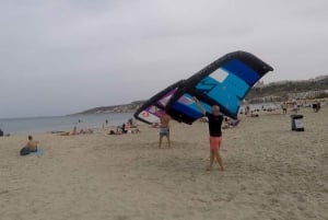 Baia di Mellieha: lezione di wing foiling