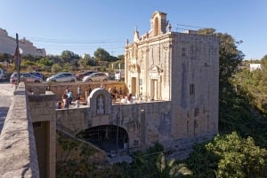 Mosta: Tur til byens højdepunkter med frokostbuffet