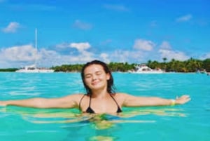 Tour privato: scopri l'isola di Saona in motoscafo e catamarano