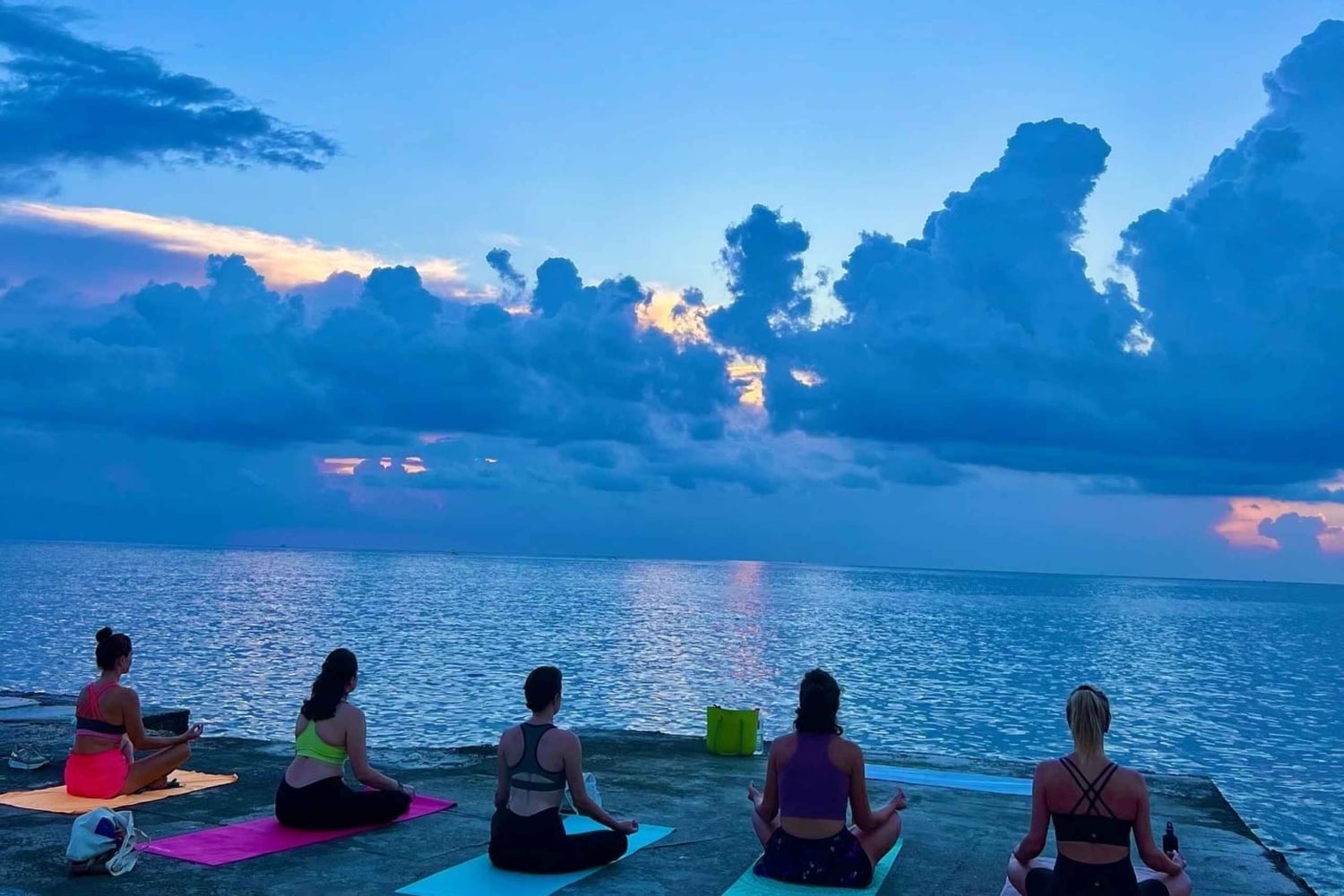 سليما: صف يوغا الشاطئ