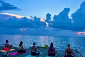 سليما: صف يوغا الشاطئ