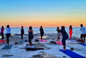 سليما: صف يوغا الشاطئ