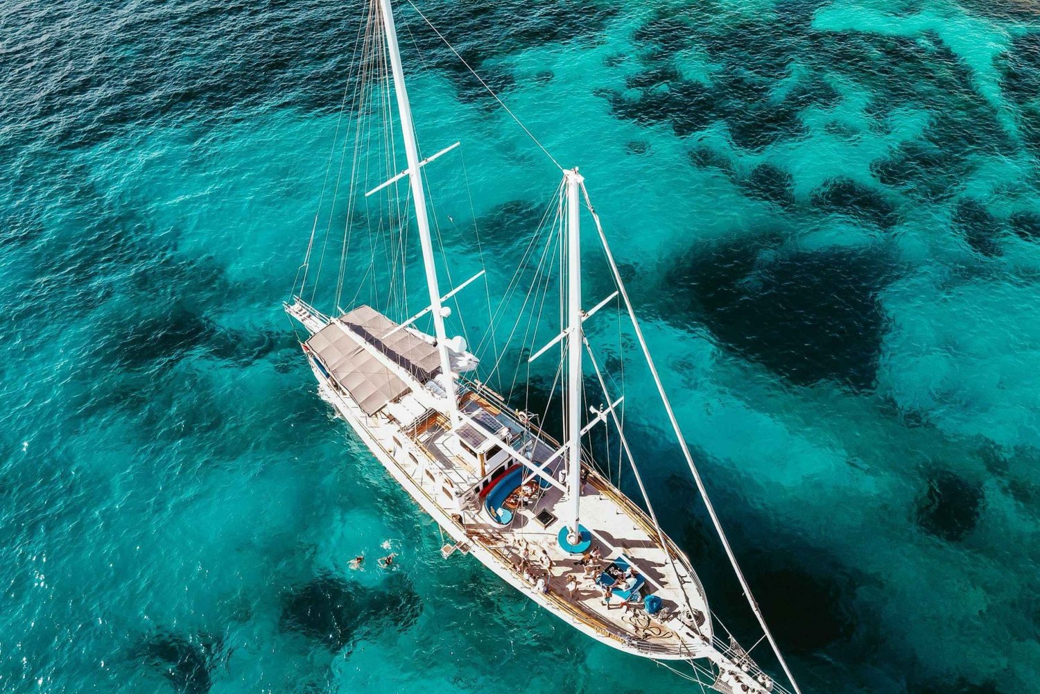 Sliema: Bootsparty mit komplett offener Bar