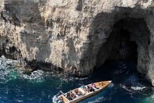 Sliema: lancha motora a las cuevas de Comino y la Laguna Azul con baño