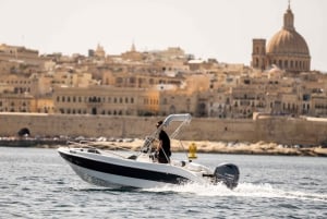 St Julian's: Self-Drive Boat Rental with Snorkeling Gear