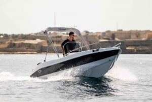 St Julian's: Self-Drive Boat Rental with Snorkeling Gear