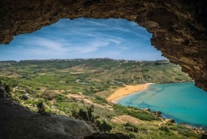 St Julian's: Comino Caves: Gozon kokopäivän Opentop bussi ja Comino Caves (Cominon luolat)