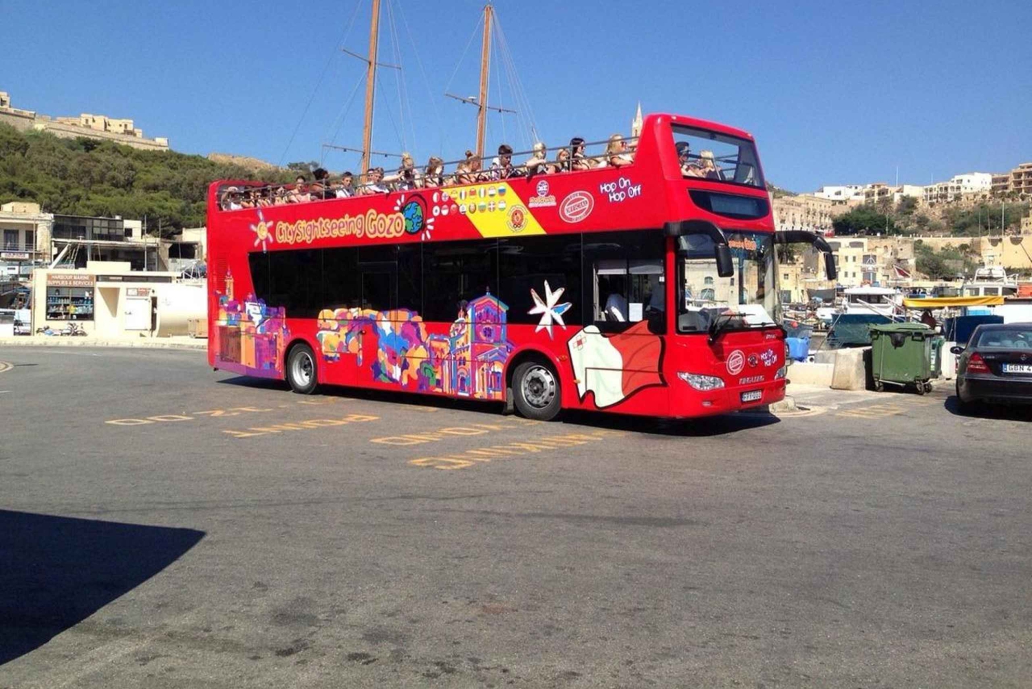 St Julian's/Sliema: koko päivän avoin bussi Gozoon ja Cominon luolat