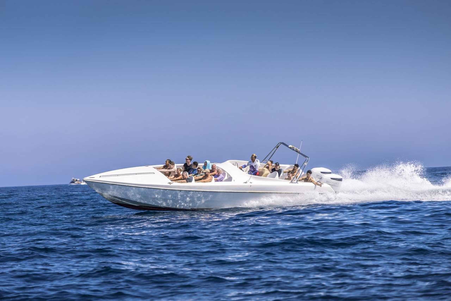 St Julian's/Sliema: koko päivän avoin bussi Gozoon ja Cominon luolat