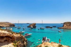 Paul's Bay: Båttur til Comino, Blå lagune, Gozo og grotter