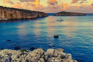 Malta: Guided Kayak Tour with Free Photos Included